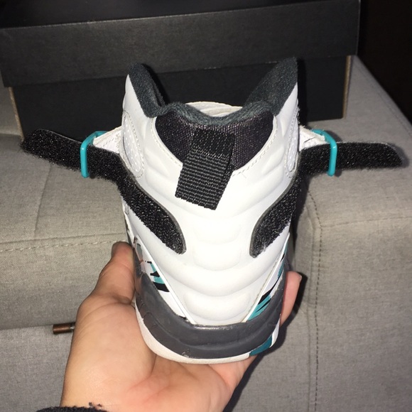 Youth Jordan 8 retros - Picture 5 of 8